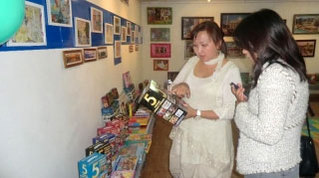 Уран зургийн галерейд эвлүүлдэг тоглоомын үзэсгэлэн нээгдлээ